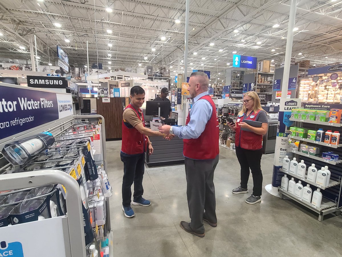 It's an amazing experience when your District Manager  comes to your store and recognizes some of your Key 🔑  associates for a job we'll done. WHAT GET'S APPRECIATED, GETS REPEATED!!!