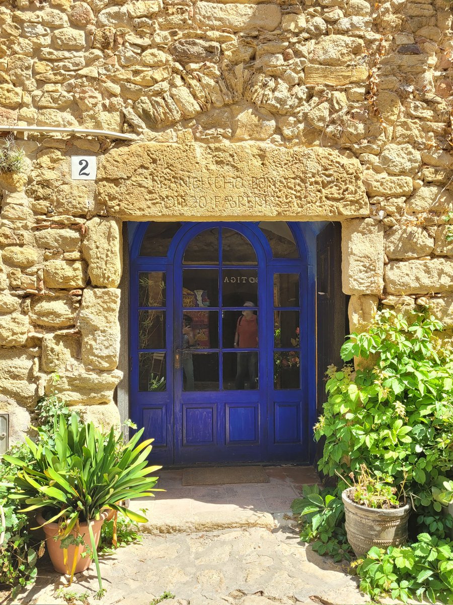 pipapipia's tweet photo. A wonderful blue door. ๐๐ https://t.co/4rUEF3wcun