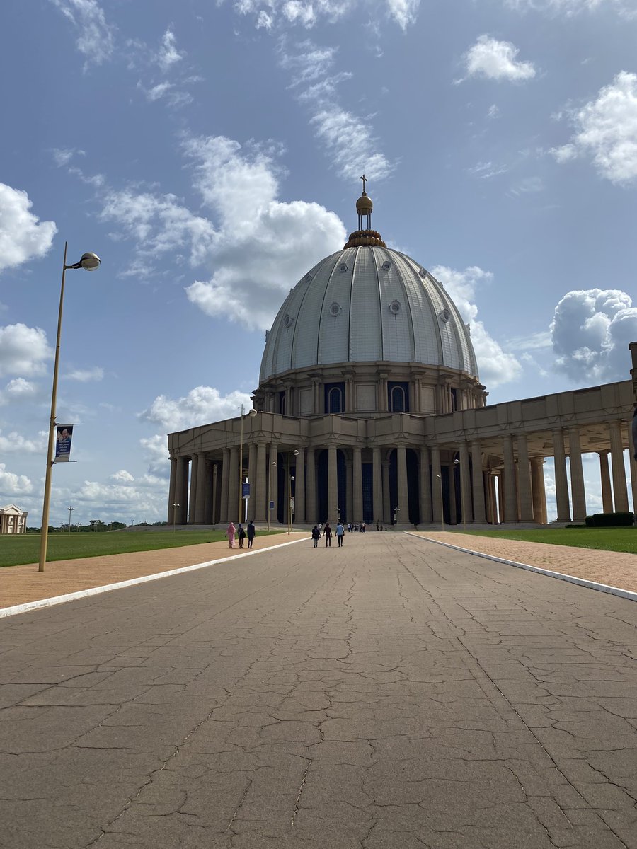#WeekEco2023 
Visite de la Basilique Notre Dame de la Paix de Yamoussoukro 
We enjoy the view 
<a href="/ecolotriporg/">Ecolotrip #Nousavons10ans🥳❤️</a> <a href="/Kamf___/">Amenouvévé 🇹🇬</a> <a href="/TanceDeguenon/">Afi🔥🇹🇬</a> <a href="/ClaudeSodokin/">Claude Sodokin</a> <a href="/AkpawuAnna/">Kossiwavi Anna</a> <a href="/unicefsenegal/">UNICEF Sénégal</a> <a href="/MSC_Foundation/">MSC Foundation</a> <a href="/GYBNAfrica/">GYBN Africa</a> <a href="/rabilebon/">Rabi Mars-Ares Von K.</a> <a href="/rachadsanoussi/">Bendjedid Rachad Sanoussi</a> <a href="/amasada2/">Amadou S. Tall</a>