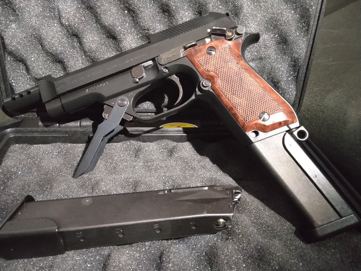 mkb42hmkb42w's tweet image. ABSの物！
質感はともかく動きが良いのよ…
再販して欲しいです…
#KSC #93R #エアガン