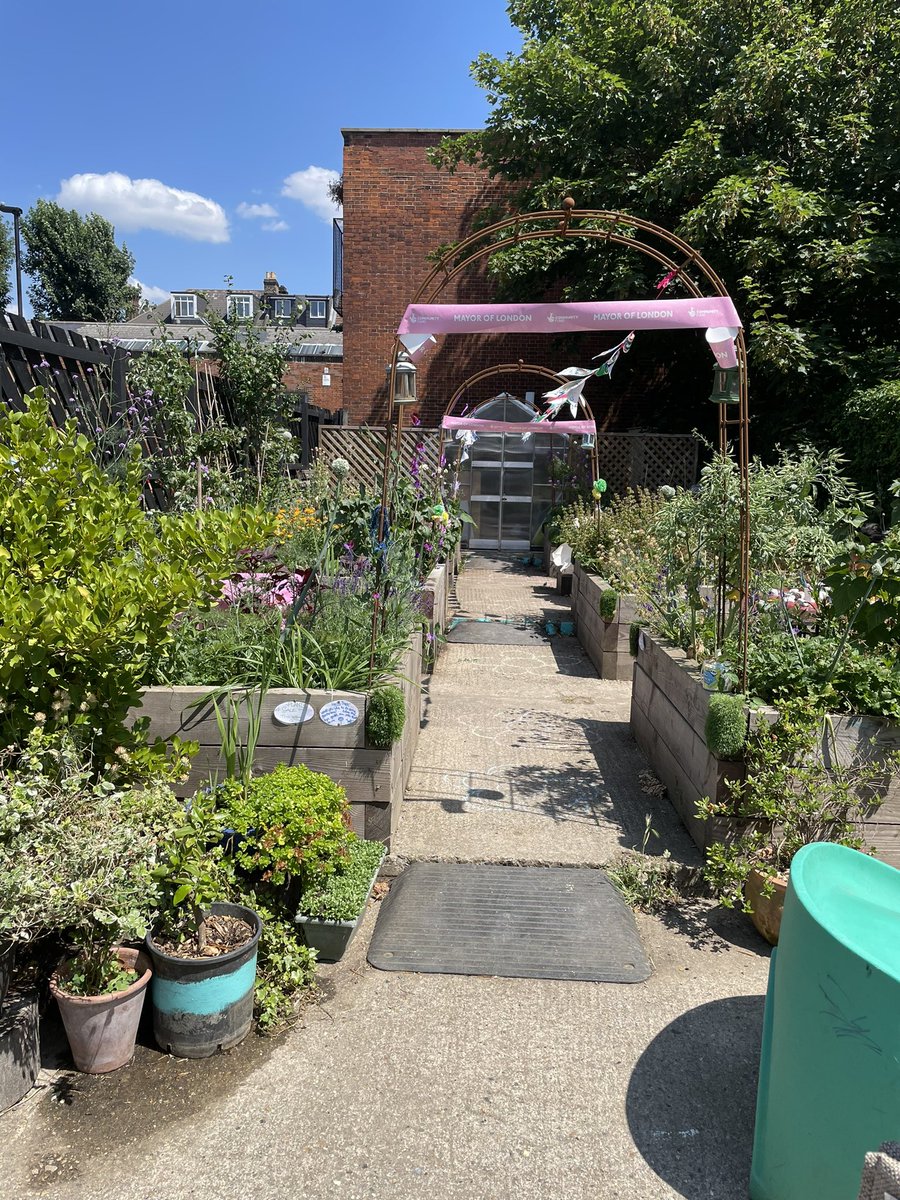@rokhsanafiaz @MPComGarden @NewhamLondon @mariamsdawood @CharleneMcLean_ @RKDasgupta @JamesAsser @Plaistovian @SabiaKamali @CllrShaban @NewhamVoices Great to see what they’ve achieved here, even saw some grapes growing!