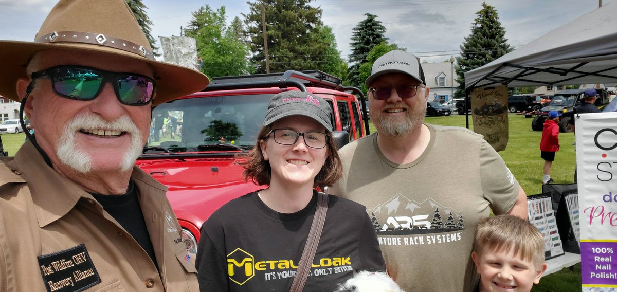 DelAlbright's tweet photo. Goid friends at Modoc Expo. #metalcloak https://t.co/5xrA5Wy6Ac