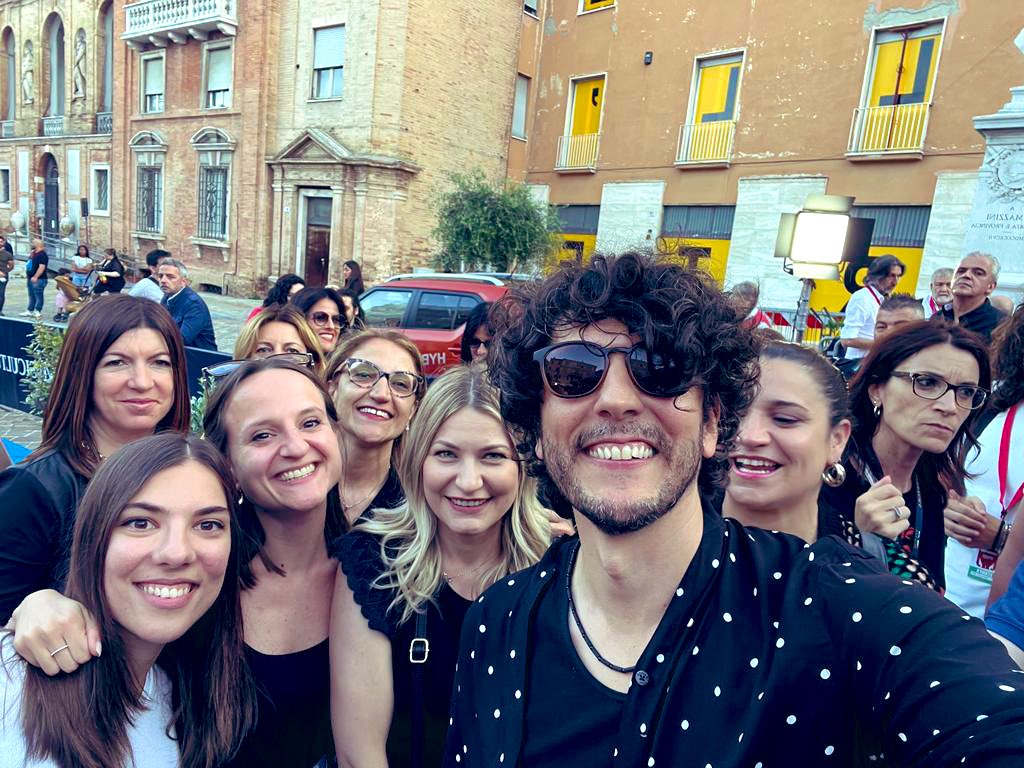 ValentinaBlunty's tweet photo. Semplicemente… «Noi»
❤️
Che bello rivedervi!!!
#Sferisterio #Macerata #Musicultura #DeVastate #GruppoRegionaleUmbriaEMarche #ILupiDiErmal #ErmalMeta https://t.co/1VYV3UnjUT