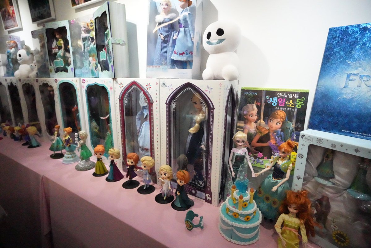 큰 기대 안 하고 갔는데, 방문하고나서 생축노래 부르고 돌아갈 때까지 들뜬 마음이 가라앉지 않았음... 대관은 여러번 다녀봤지만, 이런 축하파티는 또 새로운 느낌이라... 너무 신선했다...
담에도 겨울왕국 관련으로 또 생기면 ㄹㅇ 꼭 갈듯....😇
#HAPPY_QUEEN_ANNA_DAY
#안나의_생일파티_대소동