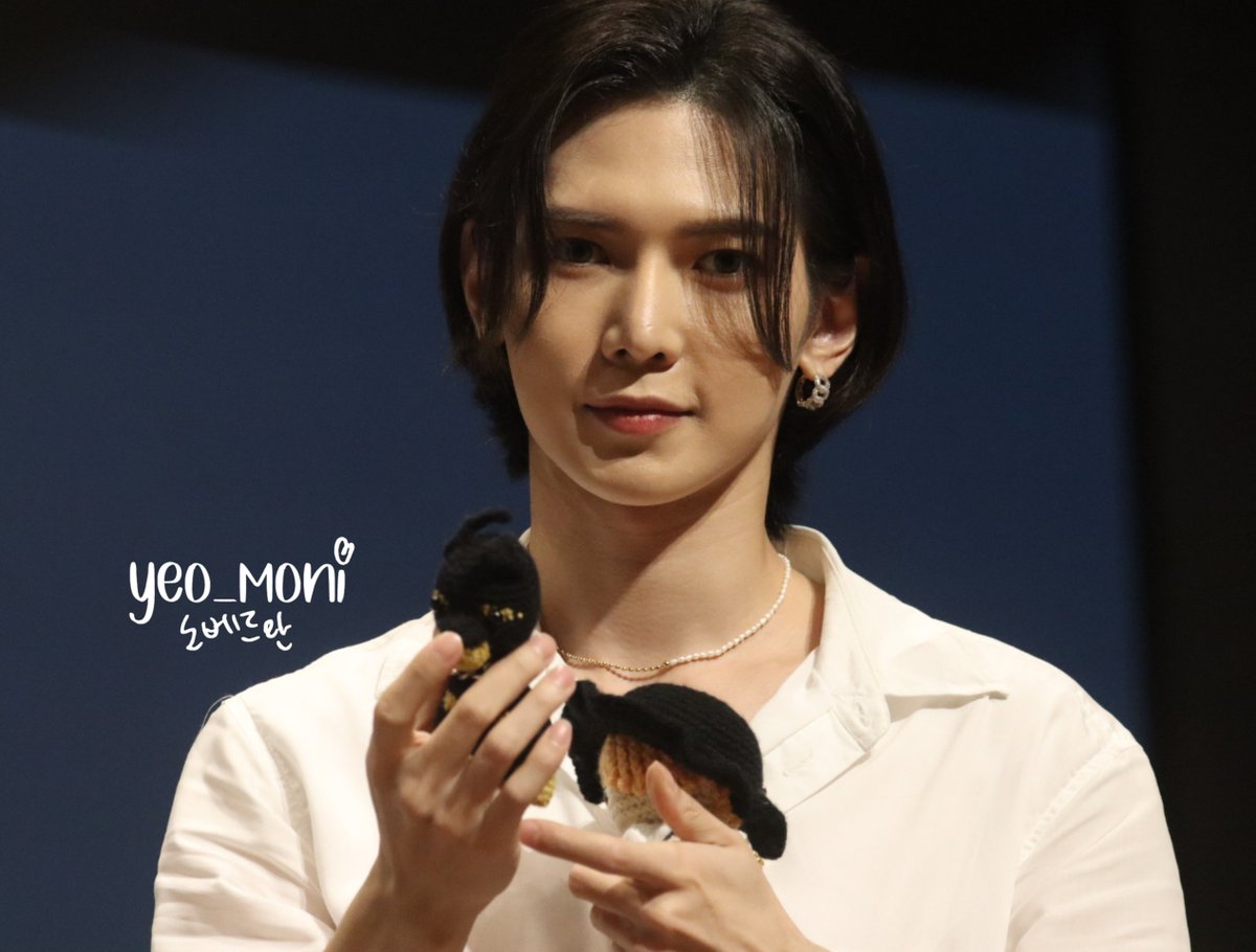 yeo_moni's tweet photo. 230625 미니레코드
Yeosang &amp; Doll-berman 🥹

#여상 #YEOSANG #에이티즈 #ATEEZ https://t.co/Ze6NBVYrmC