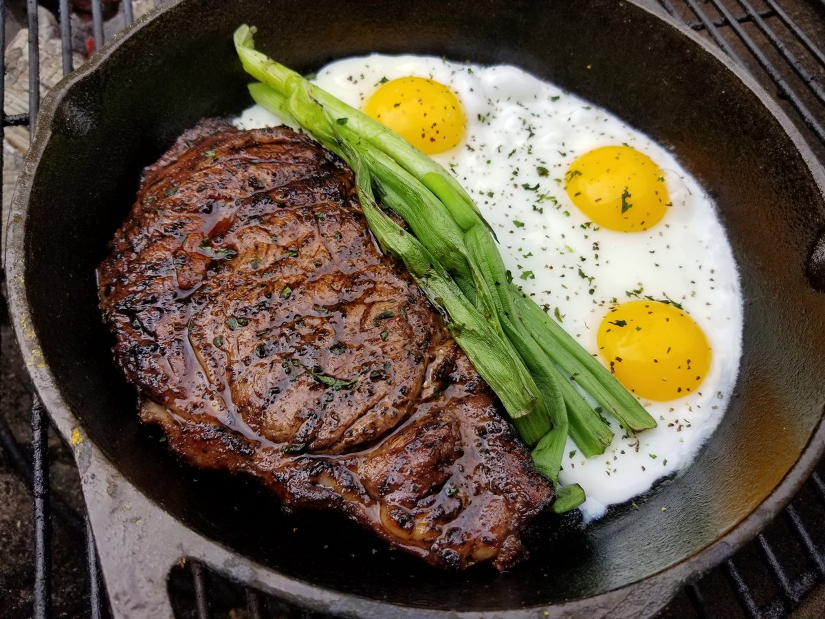 morningwoodbbq's tweet photo. Happy Sunday!  #bbq #bbqlife #steak #eggs #steakandeggs #breakfast https://t.co/GiYY4kEBlG