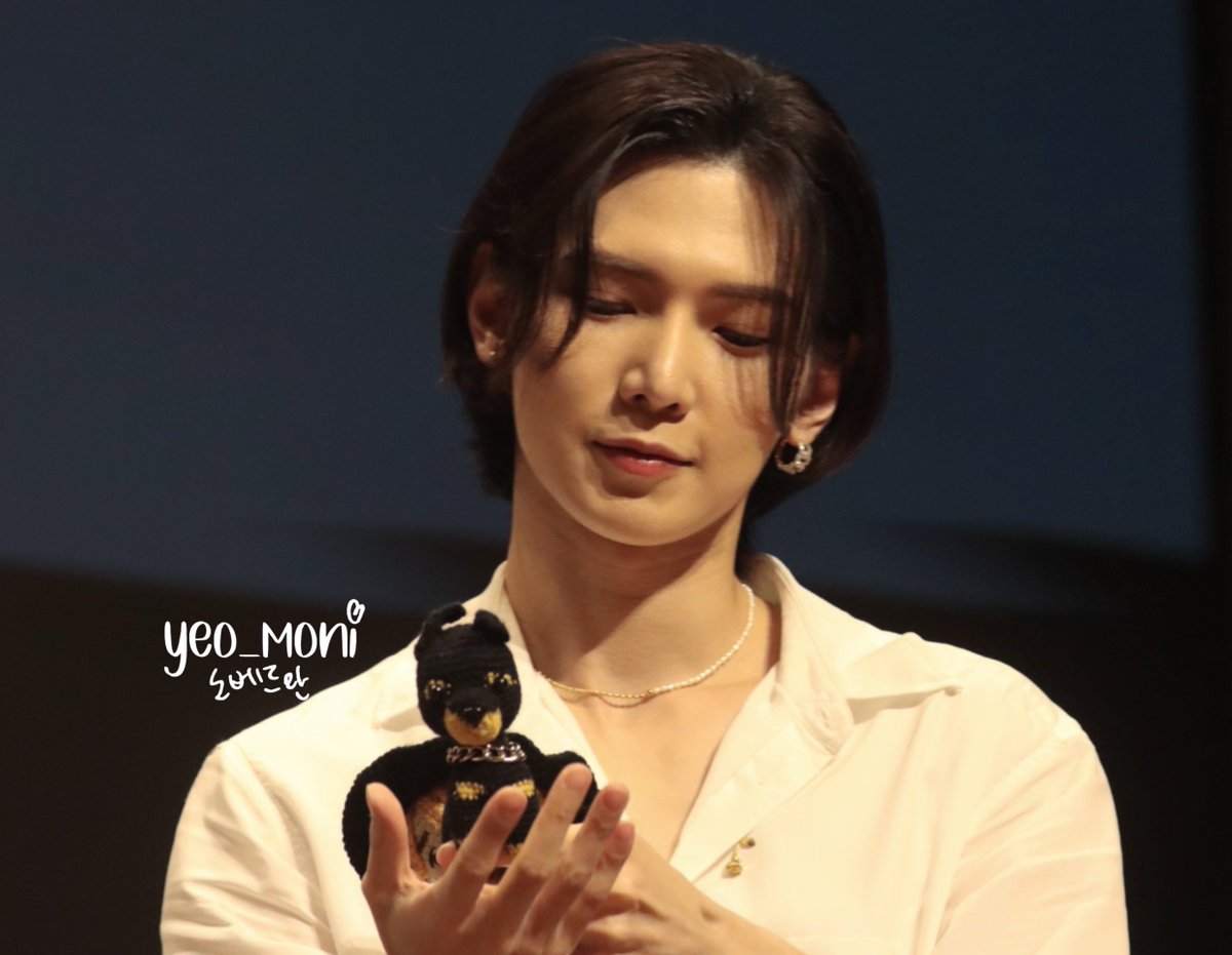 yeo_moni's tweet photo. 230625 미니레코드
Yeosang &amp; Doll-berman 🥹

#여상 #YEOSANG #에이티즈 #ATEEZ https://t.co/Ze6NBVYrmC