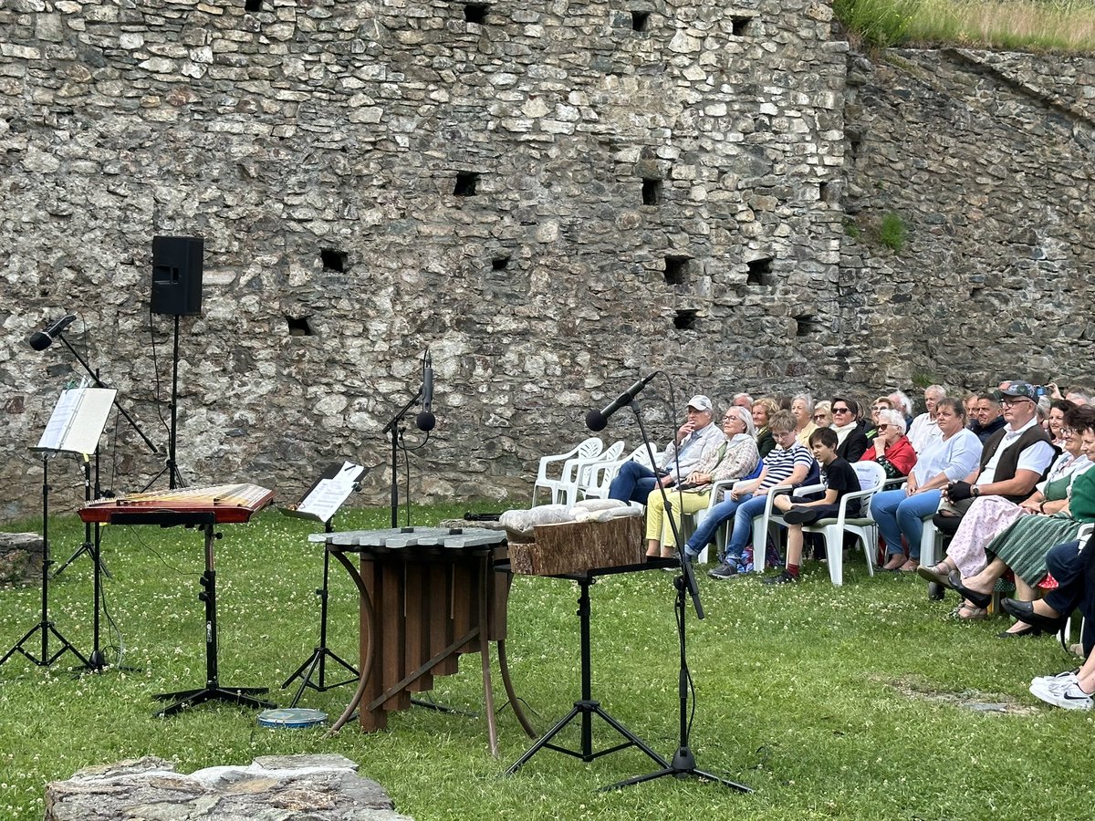 KlausLippitsch's tweet photo. „Steinzeit“ beim Sonnwendsingen am Magdalensberg bei den Ausgrabungen 
.
#magdalensberg #concert #chor #steinzeit #sonnwenfeier #berg #momente #spirit https://t.co/aYhAV0TTSd