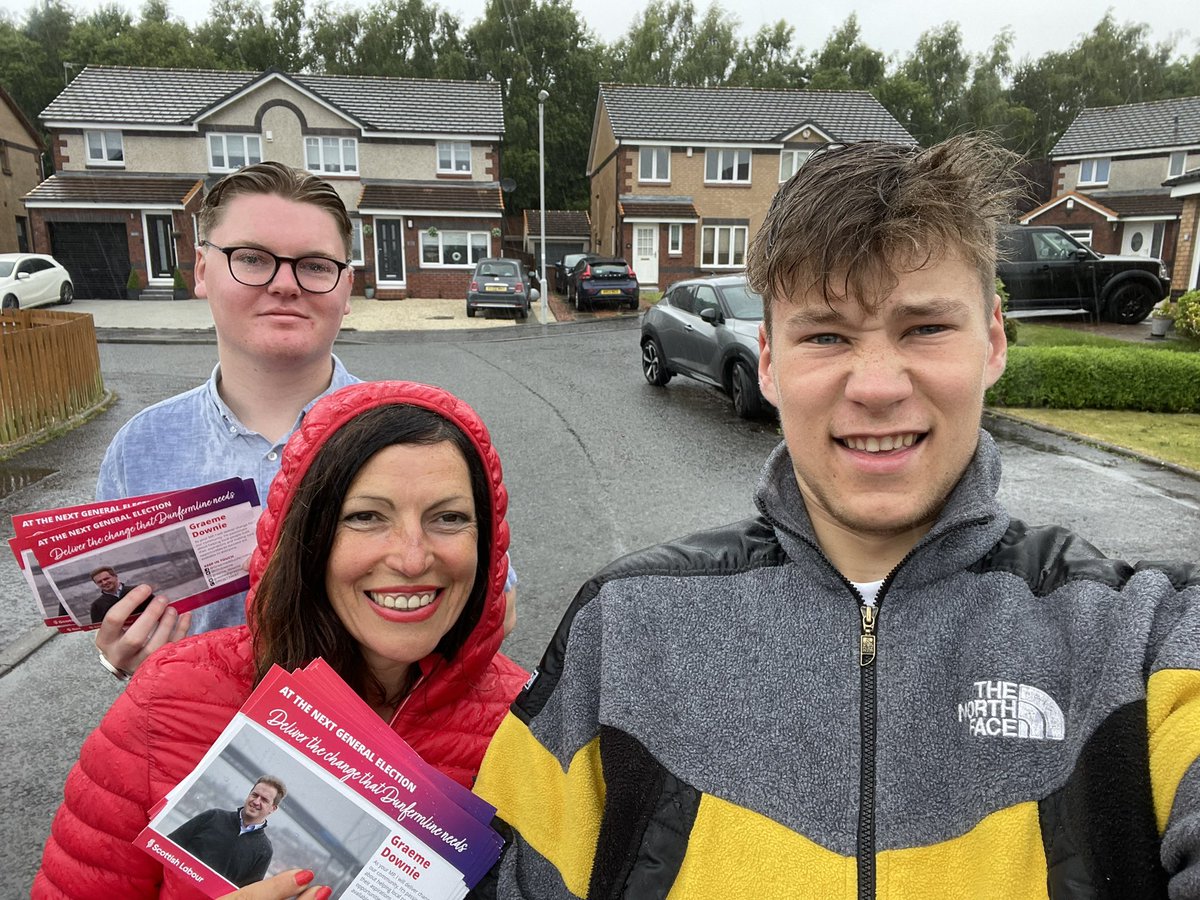 Out in soaking wet Garvock today! Voters furious at Fife SNP/Tories for voting to close the Hospice at Queen Margaret Hospital. 

Dunfermline deserve better- <a href="/ScottishLabour/">Scottish Labour</a> can deliver it.