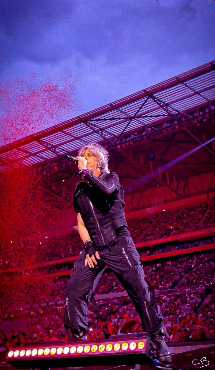 cannelleNS's tweet photo. Y a un an on vivait le meilleur concert de notre vie au premier rang 🤩
INTERGÉNÉRATIONNEL 🖤 Merci @nicolasirkis @indochinetwitt https://t.co/q2yMVAu9Q7