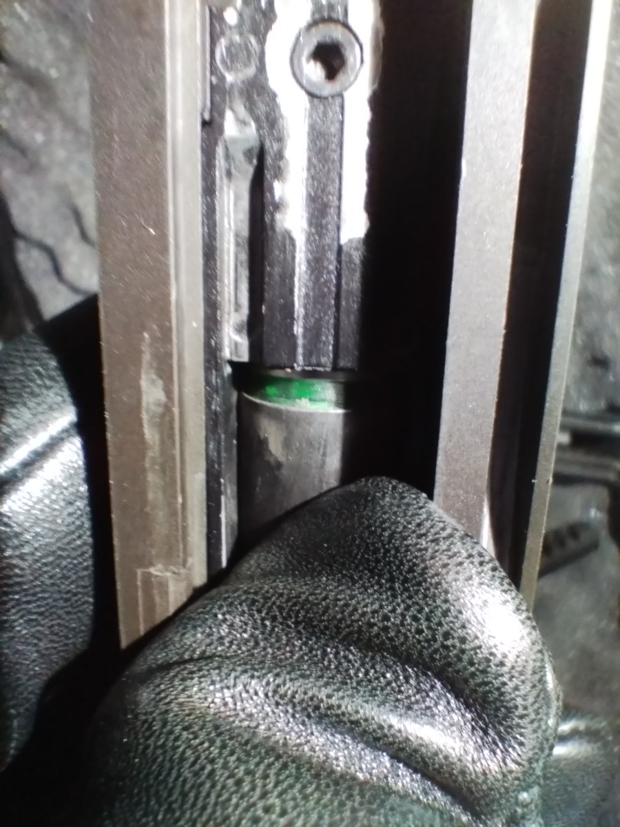 mkb42hmkb42w's tweet image. 古い物の方がピストンリングが大きめだったり？
左が旧型、CZ75ピストンリングと同形の物です
右は現行の物
#KSC #93R #エアガン