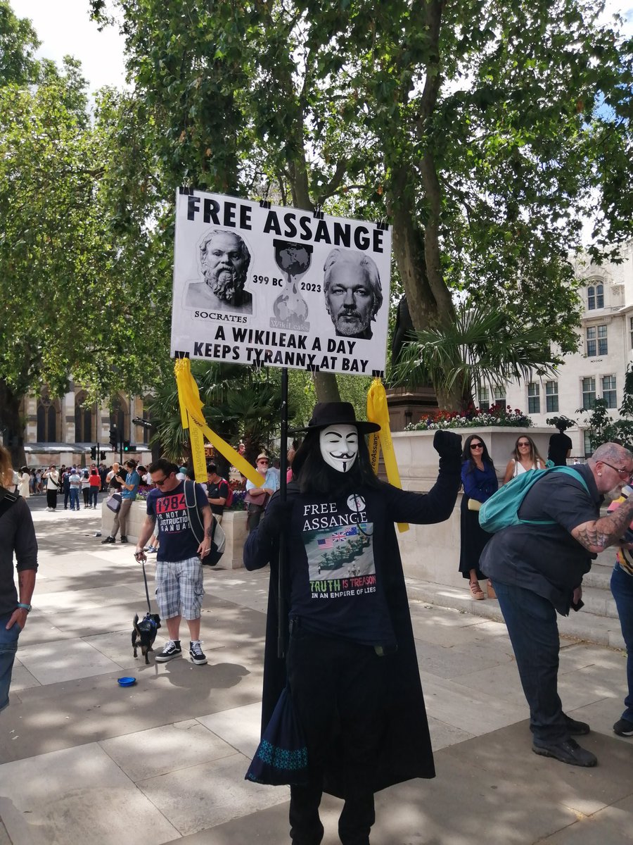 #FreeAssange 

A #Wikileak A Day Keeps Tyranny At Bay ✊