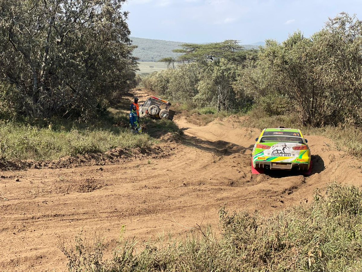 EvansKavisi's tweet photo. This is how our Safari ends. Stuck!

The attempt to tow us out ripped the entire front from the tow-hook. Towing from the arm snapped it.

We take a lot of positives from this event but some pills are hard to swallow. We'll see you soon on some piece of gravel. https://t.co/uIwtW66bRW