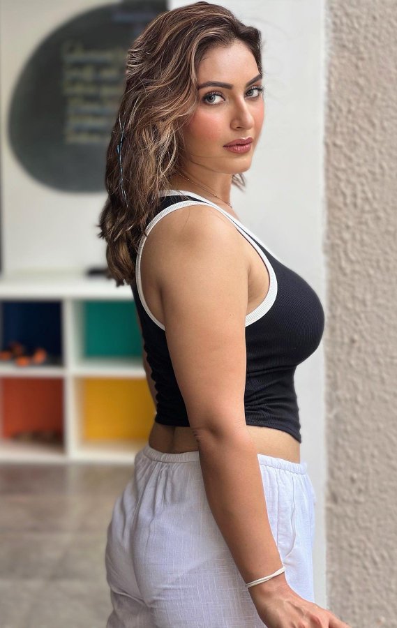 FzeEs7ZXsAElupG?format=jpg&name=900x900