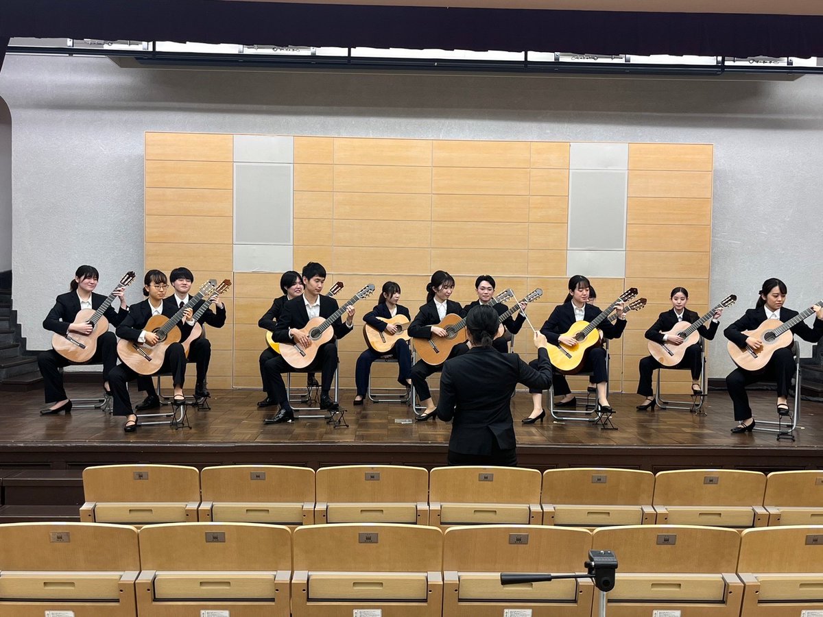waseda_gitakura's tweet photo. 先日のサマーコンサート、無事に終演いたしました！
暑い中ご来場いただいた皆様、ありがとうございました🙏

重奏や学年合奏、2・3年合奏をはじめ、今年度入会した1年生も参加してくれました♪

今後もより良い演奏を目指して練習に励んでいきます💪 https://t.co/EdTjozPRzh
