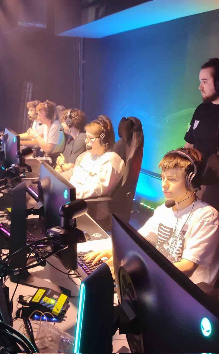 Game faces on... <a href="/British_Esports/">British Esports</a> Nearly #overwatch time!