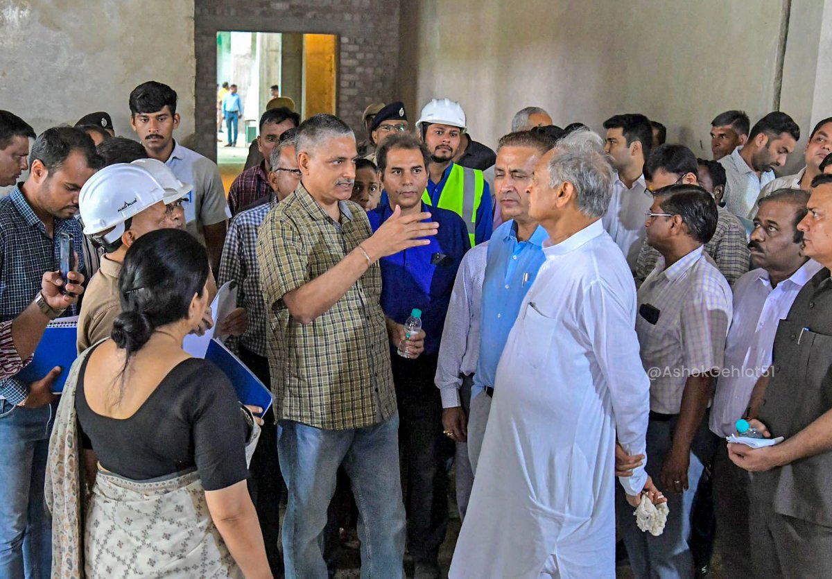 ashokgehlot51's tweet photo. आज निर्माणाधीन महात्मा गांधी इंस्टीट्यूट ऑफ गवर्नेंस एंड सोशल साइंस, राजकीय जयपुर  महाविद्यालय व अन्य निर्माण कार्यों का अवलोकन किया।

प्रदेश सरकार बेहतर वित्तीय प्रबंधन व कार्य प्रणाली से घोषणाओं को धरातल पर मूर्त रूप दे रही है। https://t.co/kFRybgVjyV