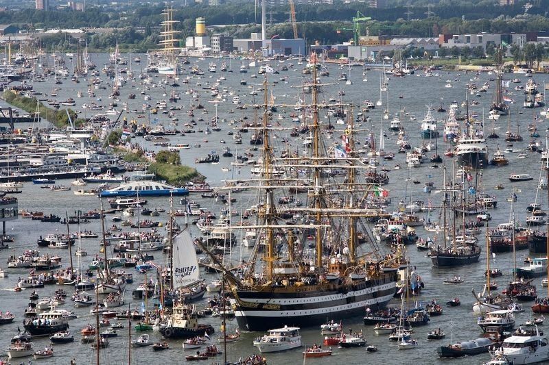 DutchBeginners's tweet photo. Today it is a the day of the sailor. The Netherlands has a close relationship with the sea and a long history as a nautical country. 

De zeeman - The sailor
De zee - The sea
De boot - The ship

#learndutch #dutch #dutchlanguagecourses #dutchexpats #learningdutch #dutchculture https://t.co/E4FynZwJVF