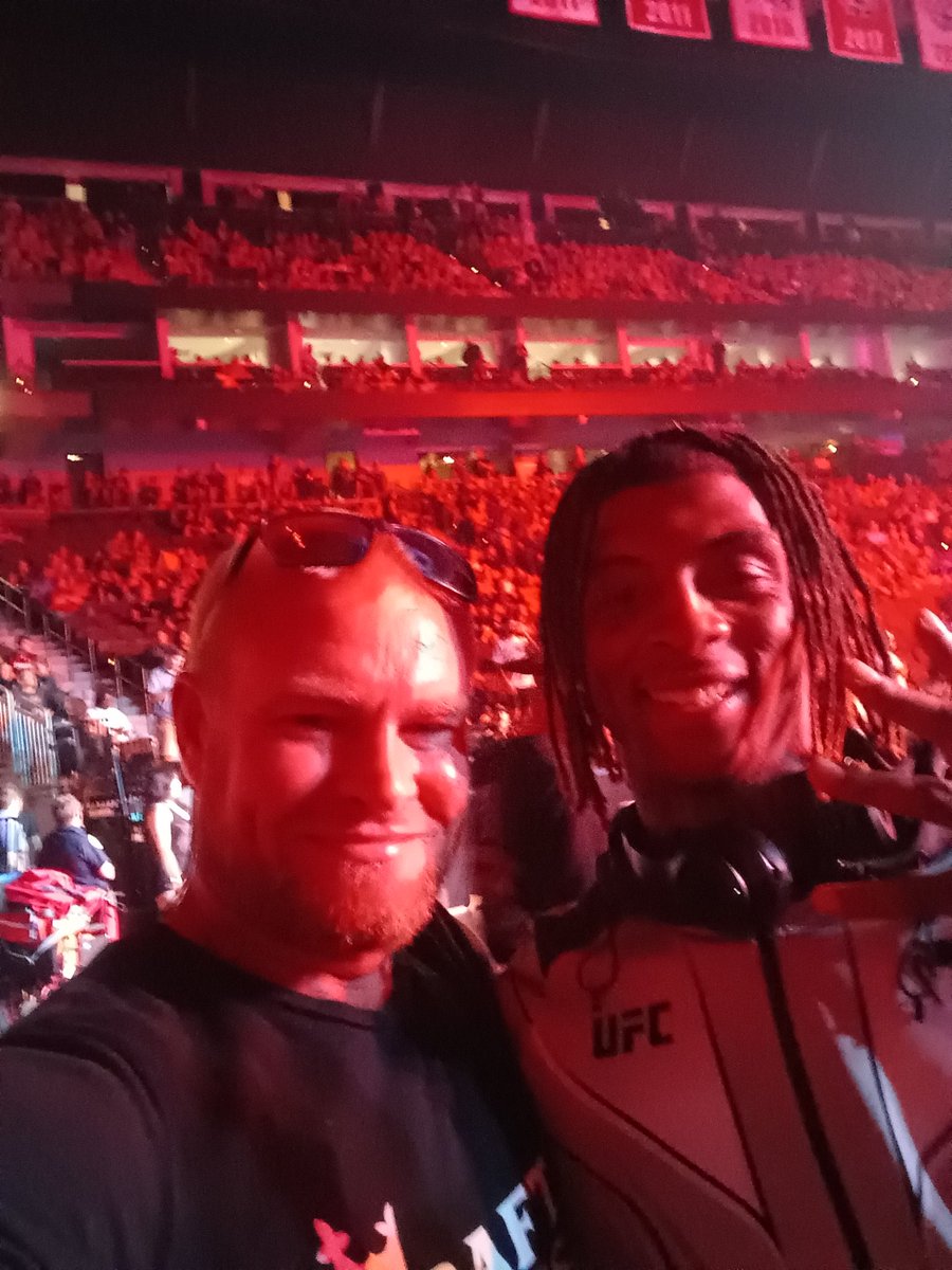 #UFCJacksonville @danawhite 
Please come back to Florida sooner than later ! Yesterday was my first live  fight experience! I won't miss another one !