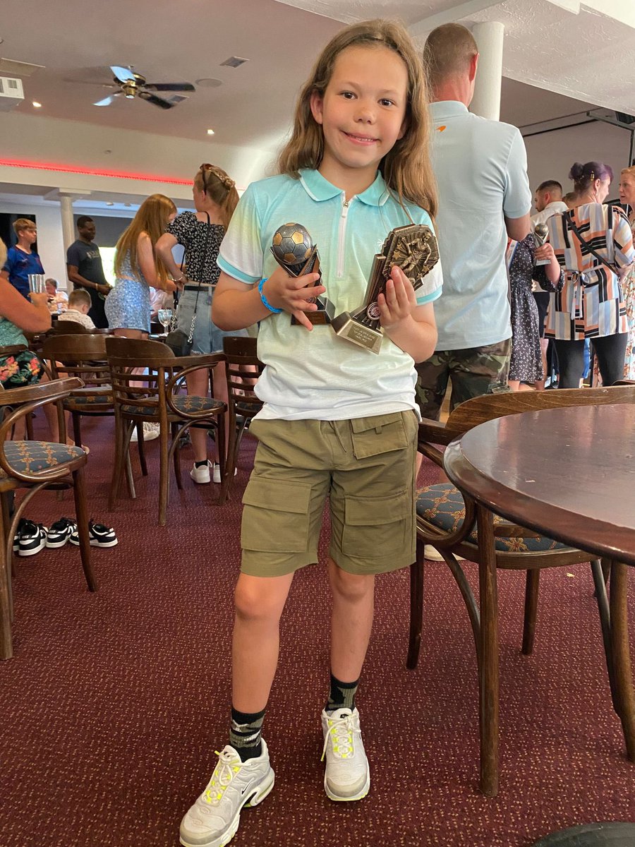 #HerGameToo Chelsea (@hgt_chelsea) on Twitter photo 👏Congratulations Hazel @harefieldutd <a href="/harefieldyouth/">Harefield United Youth</a>
🔝 goal scorer ⚽️🏆 POTY 🏆
🎶Only shooting stars break the mould🎶 💫
#HerGameToo
#GrassrootsFootball #GirlsFootball 👏Congratulations Hazel @harefieldutd <a href="/harefieldyouth/">Harefield United Youth</a>
🔝 goal scorer ⚽️🏆 POTY 🏆
🎶Only shooting stars break the mould🎶 💫
#HerGameToo
#GrassrootsFootball #GirlsFootball