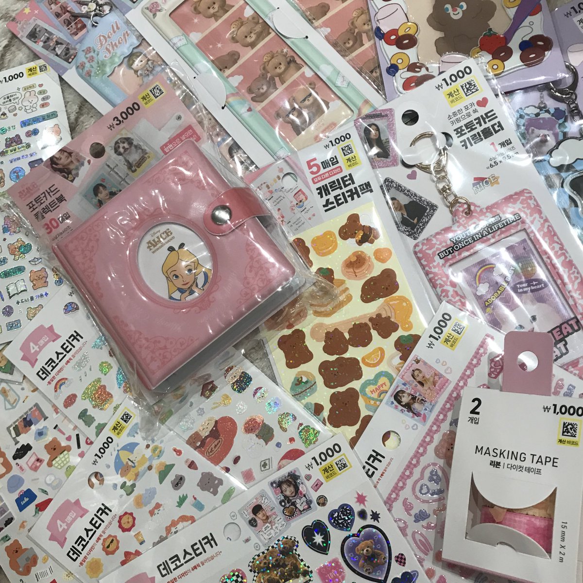 ꒰ ic wts go pasabuy ph feta ☻ ꒱

𓂋 daiso stickers , poca holders , keyrings , washi tape , and coll books from korea  <3
     ⟢ price range ₱99~₱350 
     ⟢ comment/dm if interested!

💭..# photocard pc holder sanrio want to sell interest check collect cute pink aesthetic