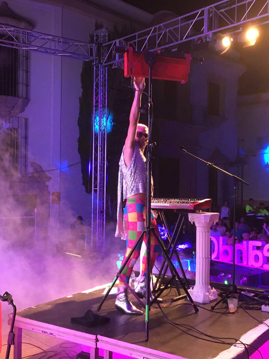 JaviKintana's tweet photo. Anoche con @varrybrava en el festival #cañeteando de Cañete de las Torres #CORDOBA
#backliner #backlinetech https://t.co/vW9yXZ7Lp2