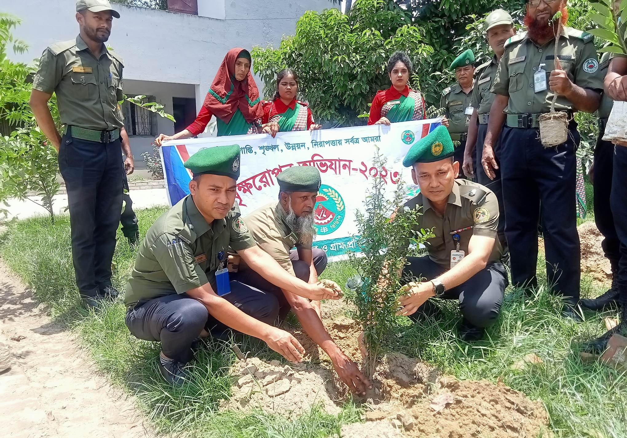 ঠাকুরগাঁওয়ে বৃক্ষরোপণ অভিযান পালন