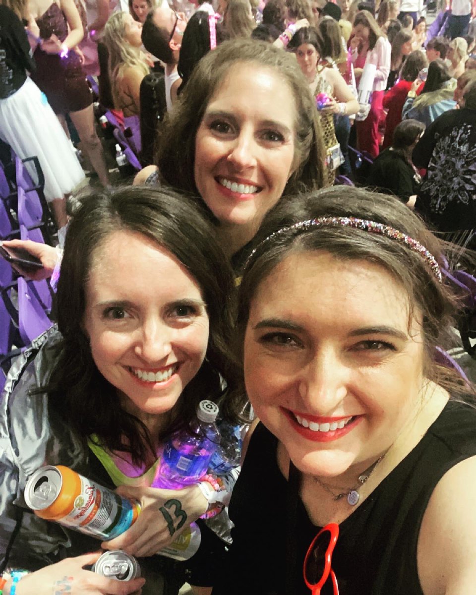 tsueriley's tweet photo. Last night was amazing!!! @taylorswift13 #Swiftieapolis #MinneapolisTSTheErasTour https://t.co/SWLeYd7sL6