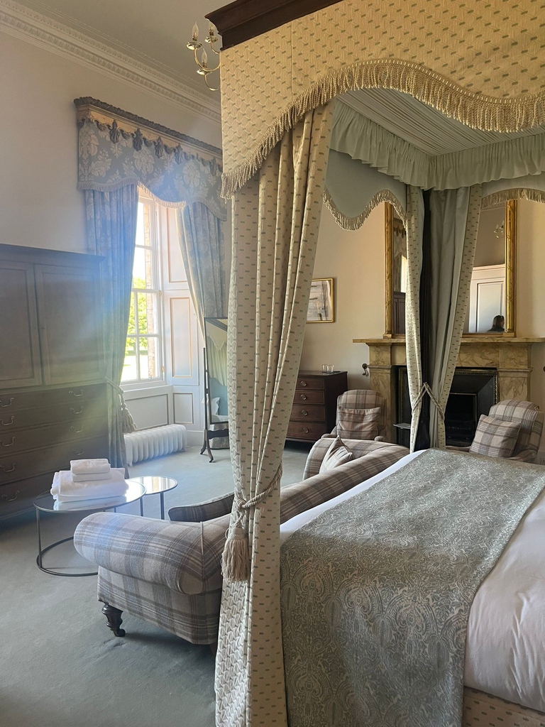 The Edinburgh Address / Adore Scotland tweet media