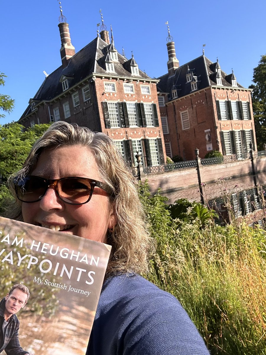 OurWaypoints's tweet photo. Our very sparkly copy of #Waypoints has visited the Landgoed Duivenvoorde Estate in Voorschoten, with the wonderful @barbos67 ✨
The castle built in 1226, was transformed into a residence in 1631.
Its owners have always worked, and/or battled, for the royal family.
So beautiful. https://t.co/g8dYcVWD3L