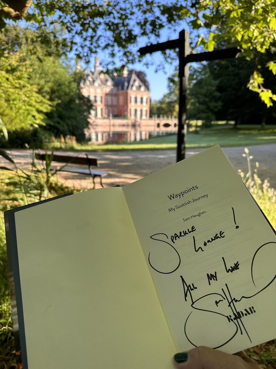 OurWaypoints's tweet photo. Our very sparkly copy of #Waypoints has visited the Landgoed Duivenvoorde Estate in Voorschoten, with the wonderful @barbos67 ✨
The castle built in 1226, was transformed into a residence in 1631.
Its owners have always worked, and/or battled, for the royal family.
So beautiful. https://t.co/g8dYcVWD3L