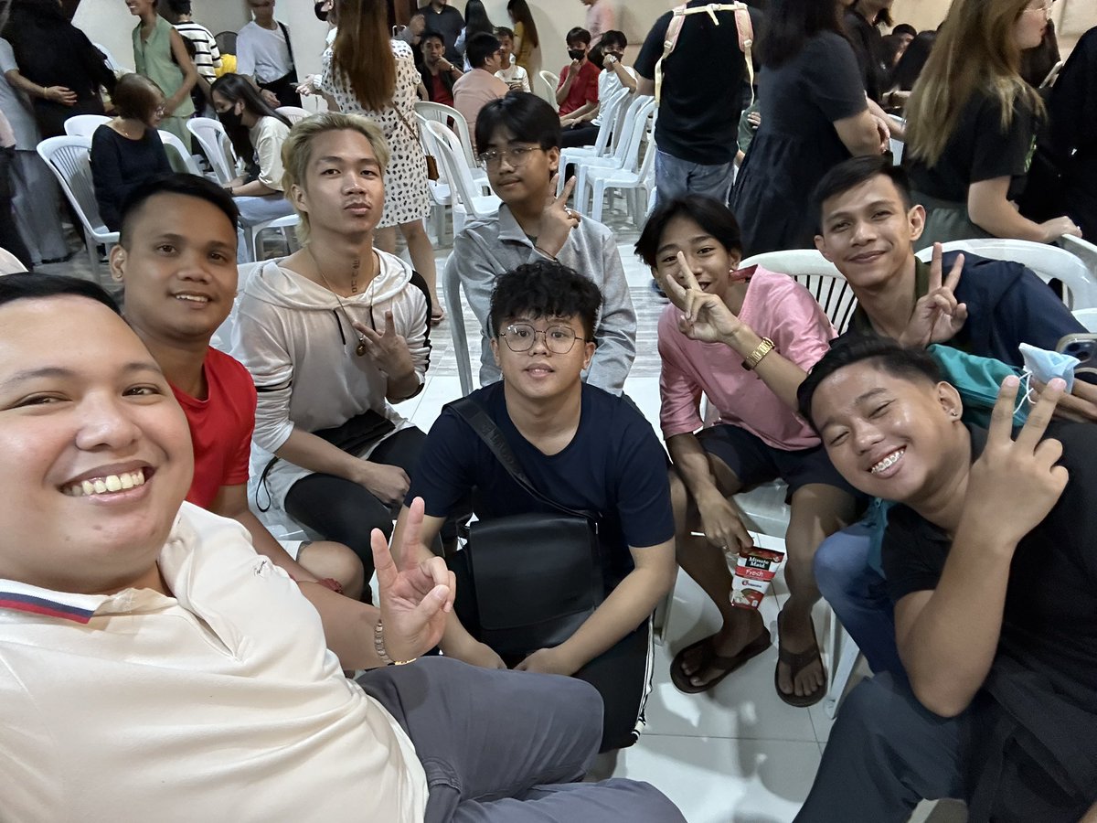 rcdeguzmanG12's tweet photo. Welcome to our dearest @gtcphofficial, Carl!
#sundayfunday
#GTCSunday
#HolyDay https://t.co/DgJxbV6gVR