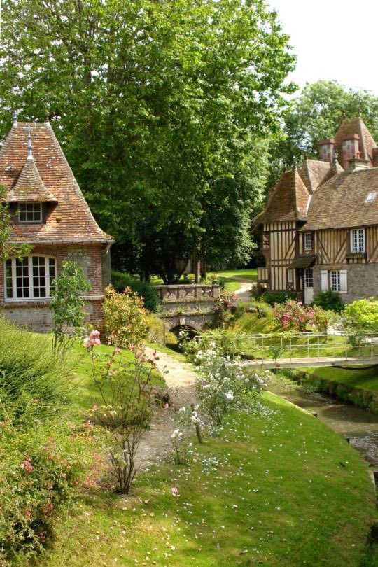 greendreamvibes's tweet photo. Castle Combe ☘️ https://t.co/YyAFvJ7qQ8
