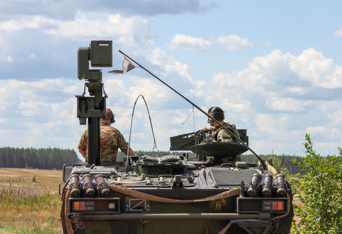 Today we had the honor of showing the DCOM @LANDCOM, Lieutenant General Nicola ZANELLI 🪖🇮🇹🫡, the performance and the high operational value of our #Fennek. 
Sir, Thank you for your time and appreciation!
#RECCE forces during #GRIFFINSTORM #StrongerTogether
#WeAreNATO