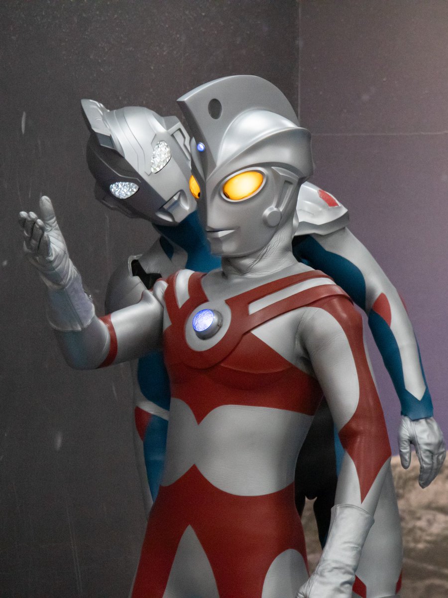 子供達のポーズをチェックしてくれるエース兄さんと背後霊

#ウルトラアスレチック