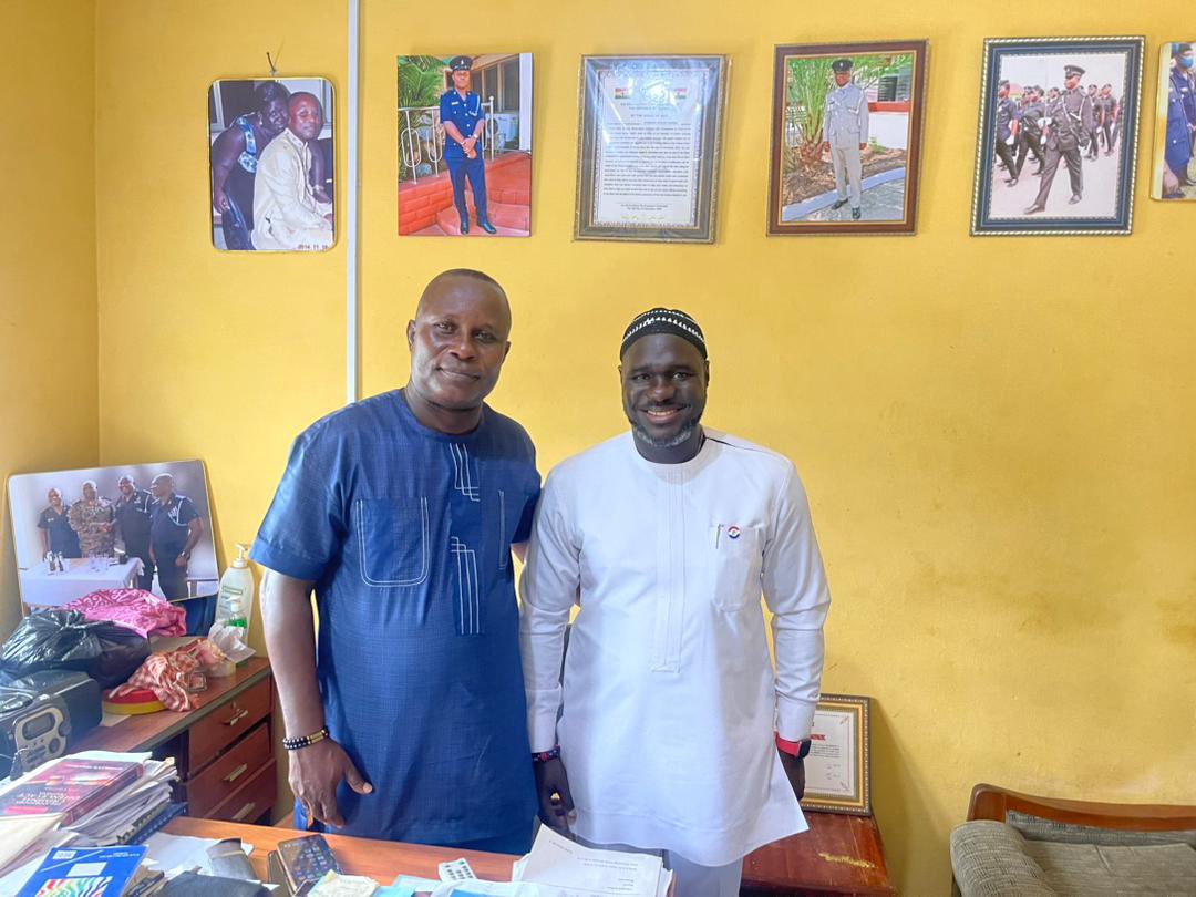 I_a_m_MKK's tweet photo. This morning, @PalgraveDanquah completed a 2hr:30mins tour of all the police stations in the Abuakwa North constituency. New Tafo, Kukurankumi, Osiem. He also held close-door meetings with two top officers. They have both given a good perspective. 
#heretoserve https://t.co/x5QrJy7VCC