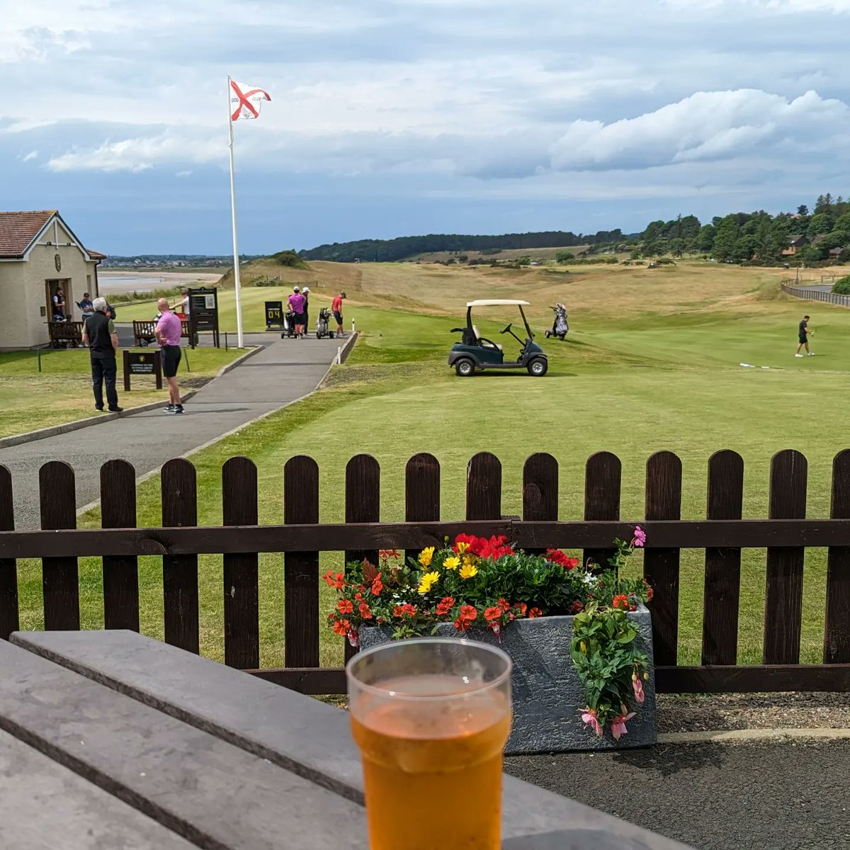 thoosands's tweet image. Day 2 of the @EofSamateur at @lundingolfclub. Wind n rain en route...
☔🌧️😬 #lundie #golf #scottishgolf