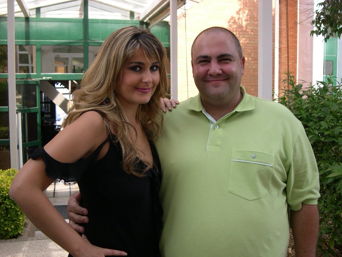 <a href="/ElsaRiosMusic/">Elsa Ríos</a> recuerdos con una artista a la que le tengo mucho cariño y dejo en mi pueblo Bollullos de la Mitacion su pueblo el listón muy alto. Ella es la gran <a href="/ElsaRiosMusic/">Elsa Ríos</a> foto q tenemos q repetir amiga mía. 😘😘