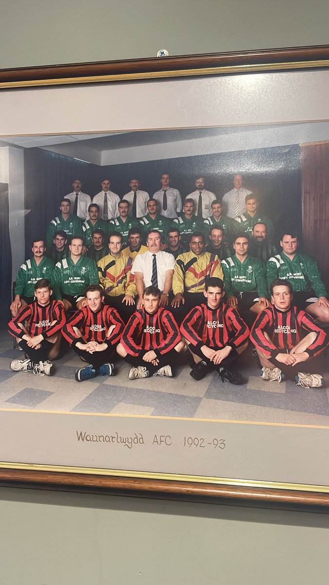 waungalaxysnrs's tweet photo. Great to see our local pub @Farmerswaun displaying some of our clubs history on their walls. Waunarlwydd has had a football club in our village since 1946. #facebookfakenews https://t.co/1IpjuTmIVP