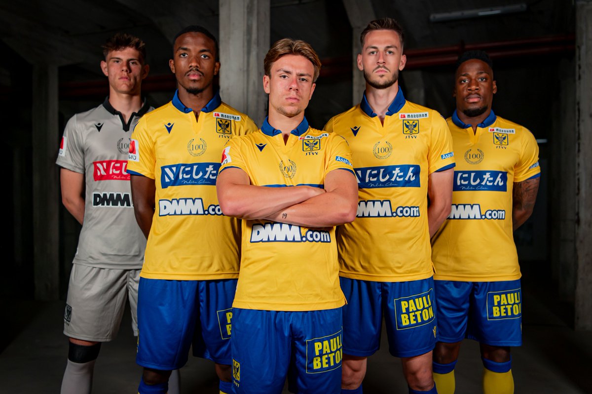 stvv's tweet photo. 🆕 𝙊𝙁𝙁𝙄𝘾𝙄𝘼𝙇 l Dit zijn onze shirts voor het jubileumseizoen 💯

Hartelijk bedankt B&amp;K Strauven en Tom Herck.

🟡🔵 Bink vanbuiten, samoerai vanbinnen 👹 https://t.co/6aDdPGDLvb