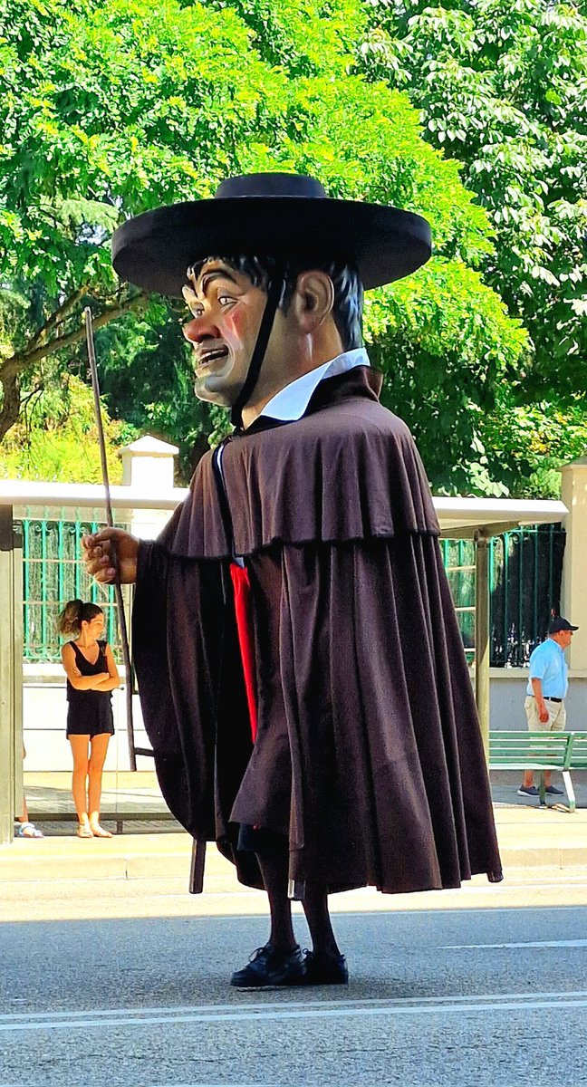 Elsa10S's tweet image. Que bonito es empezar en #Burgos la #Cabalgata2023 de las Fiestas de San Pedro y San Pablo con la Gigantilla y el Gigantillo y los Danzantes y Tetines bailando.
#Sampedros 
#SamPedros2023 
#SanPedroySanPablo