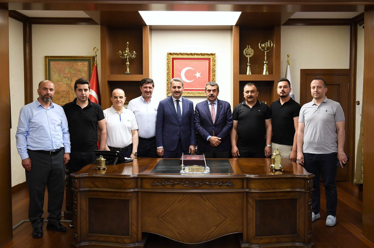Yusuf__Tekin's tweet photo. Dün Tokattaydık. 8 yıl ekmeğini yiyip, suyunu içtiğim Türkiye’nin en güzel şehirlerinden biri. Önce Valimiz Numan Hatipoğlu ve Belediye Başkanımız değerli kardeşim Eyüp Eroğlu ile durum değerlendirmesi yaptık. https://t.co/iMwNPzPEmM