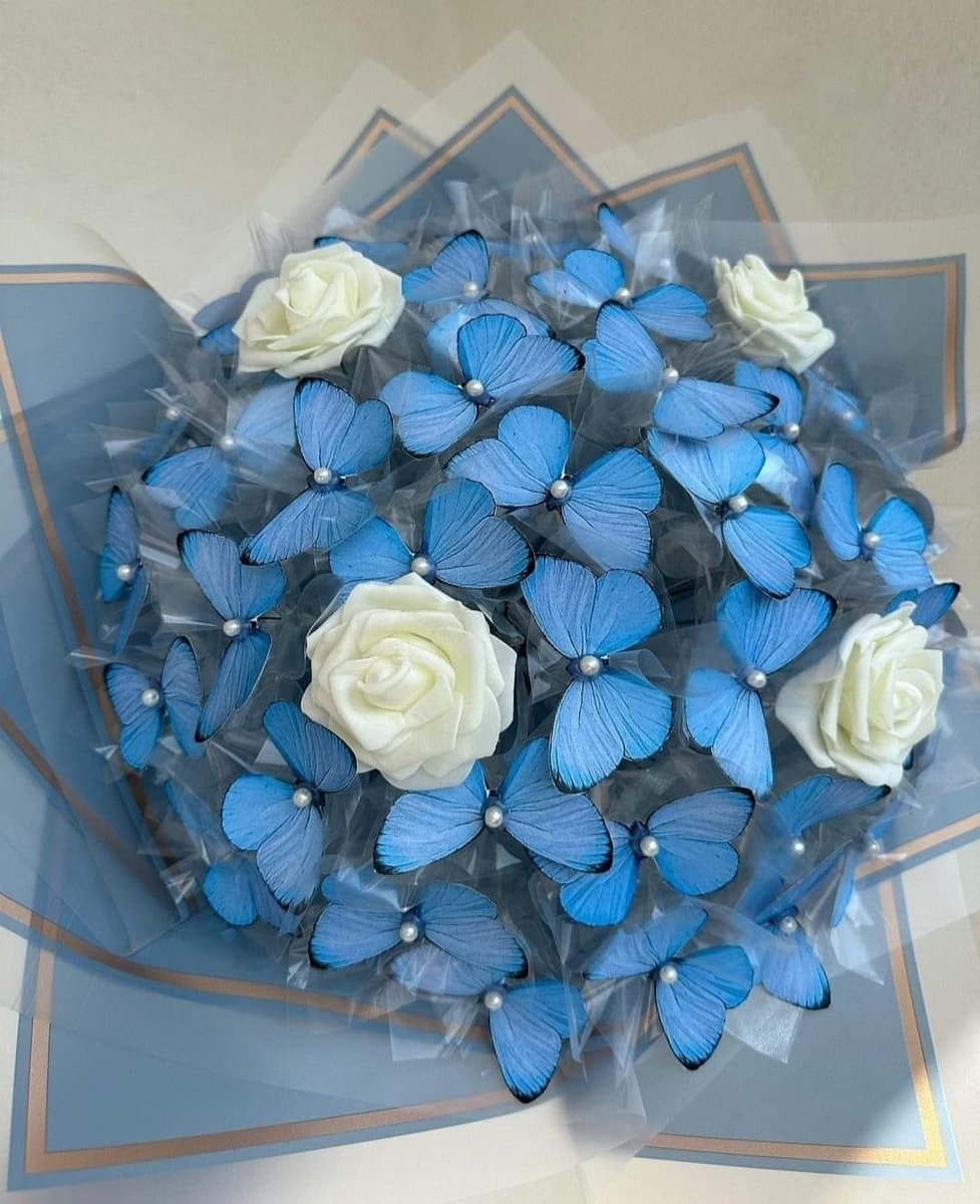 artindetails's tweet photo. butterfly bouquet 🦋 https://t.co/8LzWeXq706