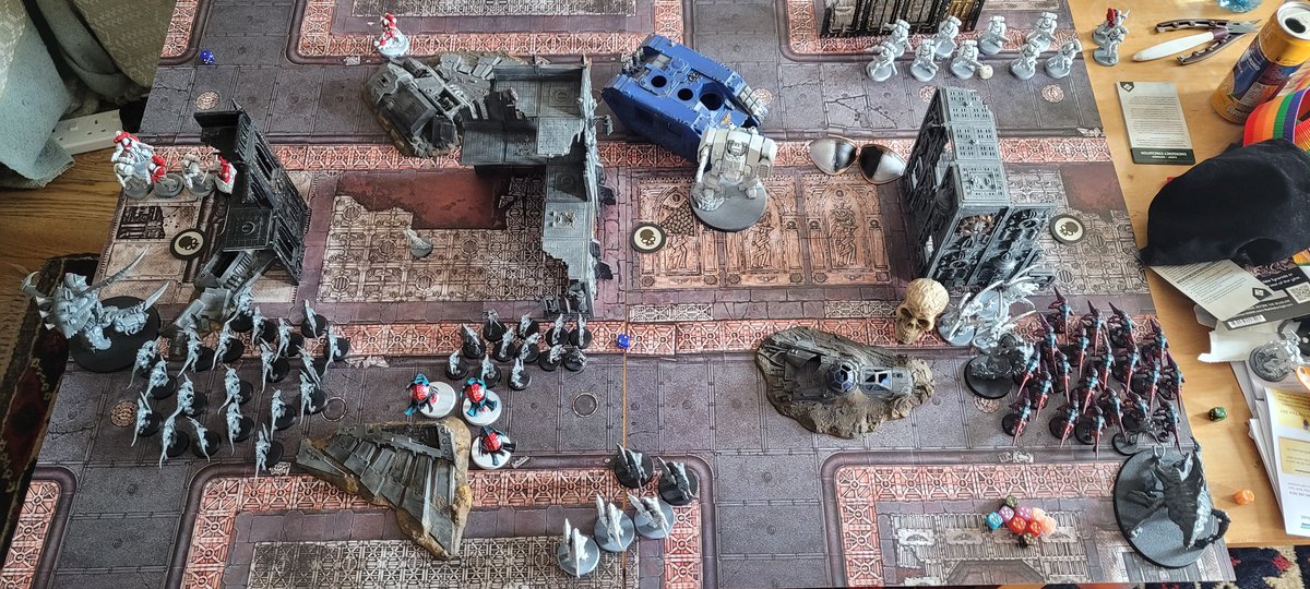 Bit_Eldritch's tweet image. #hobbystreak day 23.
Game of #10thedition 

Loving the games board that came with the box, perfect for the smaller games, not having to get out and clip together the large 6X4 ft board.

Victory went to the Tyranids :)

#warhammer #warhammer40k
#warhammercommunity 
#leviathan