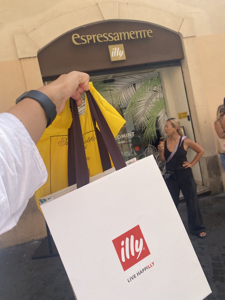 lisaa_coleman's tweet photo. Easy Like Sunday Morning in Italy ☕️ #illy #EuropeanTour #GeorgetownAlumni https://t.co/WEKeoqr3M7
