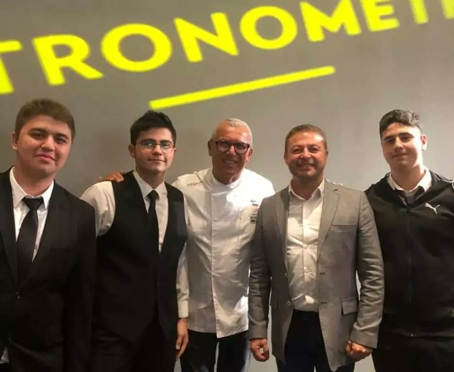 Geleceğin Turizmcilerini yetiştiriyoruz.Hayat boyu eğitim ve öğrenmeyi  benimseyen, modern dünyada söz sahibi olabilen, yoğun rekabet ortamının şartlarına uyum sağlayabilen, bağımsız düşünebilen ve sorgulayan bireyler yetiştirmek.🇹🇷#türkiyeningeleceğimeslekieğitimde