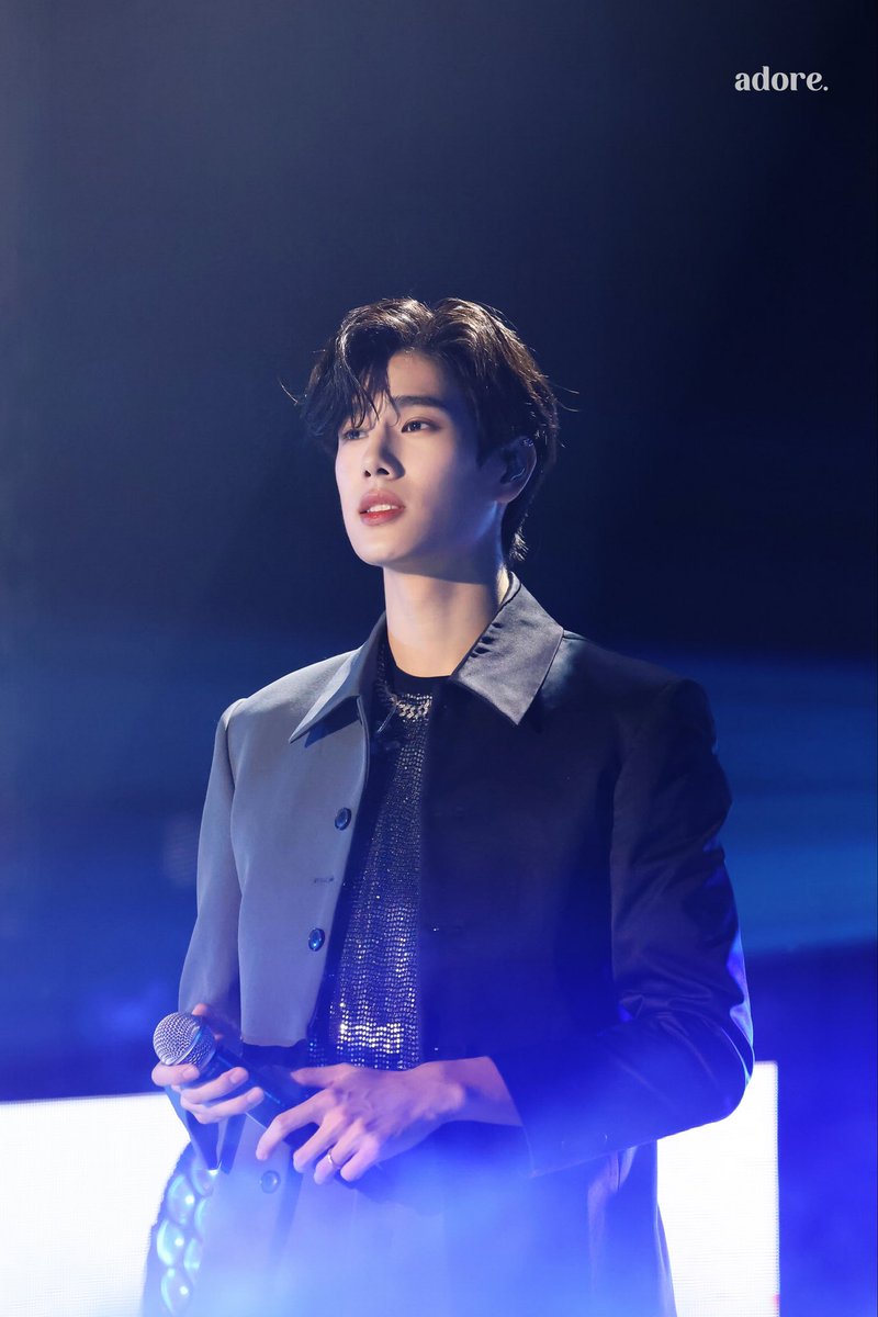 adoreux98's tweet photo. my prince 🤍

#LOLFanFest2023D2 
#phuwintang @phuwintang https://t.co/y0Scn0TJhl