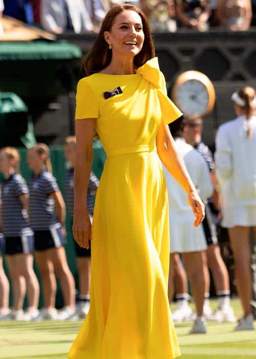 'Never In, 💛 The Shade' #Wimbledon #wimbledon2023 ♕ #PrincessofWales #PrincessCatherine #RoyalFamily #RealRoyals #KateTheGreat #TeamWales #icon #Coronation #ghd #vogue #vanityfair #Tatler #iconic 🏴󠁧󠁢󠁷󠁬󠁳󠁿@RoyalFamily 🇬🇧🇬🇧@KensingtonRoyal 💚💜