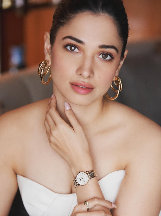 FzeQuiKXsAEFBwg?format=jpg&name=900x900