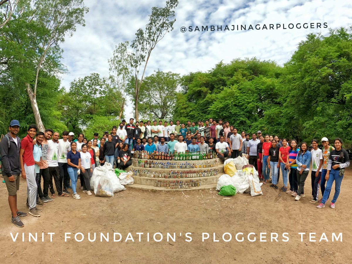 Again a beautiful presentation of shameful act from people of our city. 💚 #JagrukNagarik 
Our volunteers collected 550+ alcohol bottle and 35+ kgs of plastic waste.
One step closer towards cleaner India 🇮🇳
@SwachhBharatGov @swachhbharat @SwachSurvekshan